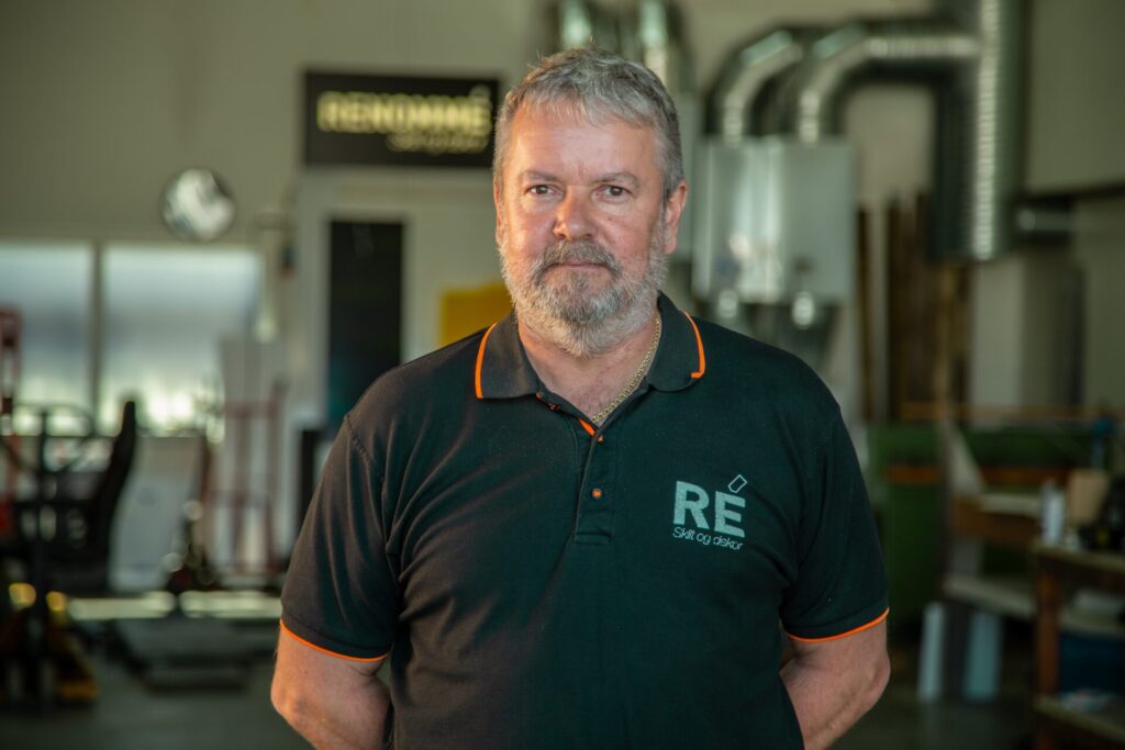 Kjell Skjæveland hos Renommé Skilt og Dekor