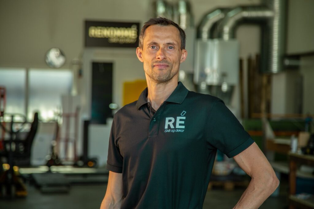 Lukasz Orlowski hos Renommé Skilt og Dekor